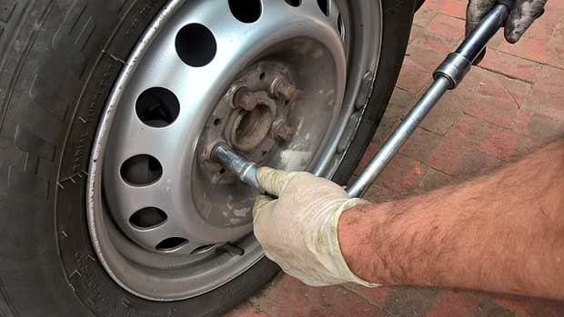 Learn when to replace tyres of your car