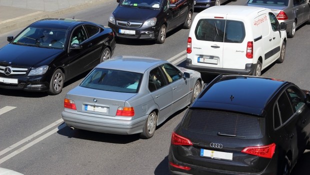 New Survey Reveals Why Drivers Tailgate on the UAE Roads