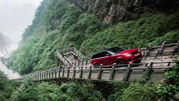 Range Rover Sport Completes the Dragon Challenge to Set a New World Record