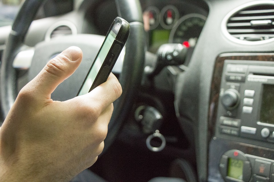 Understanding the Dangers of Distracted Driving in the UAE